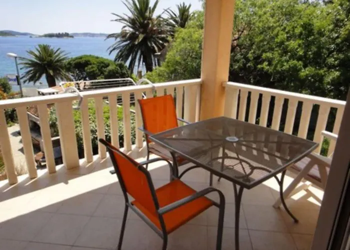 Seafront Pretner - Comfort With Balcony And Sea View Orebić